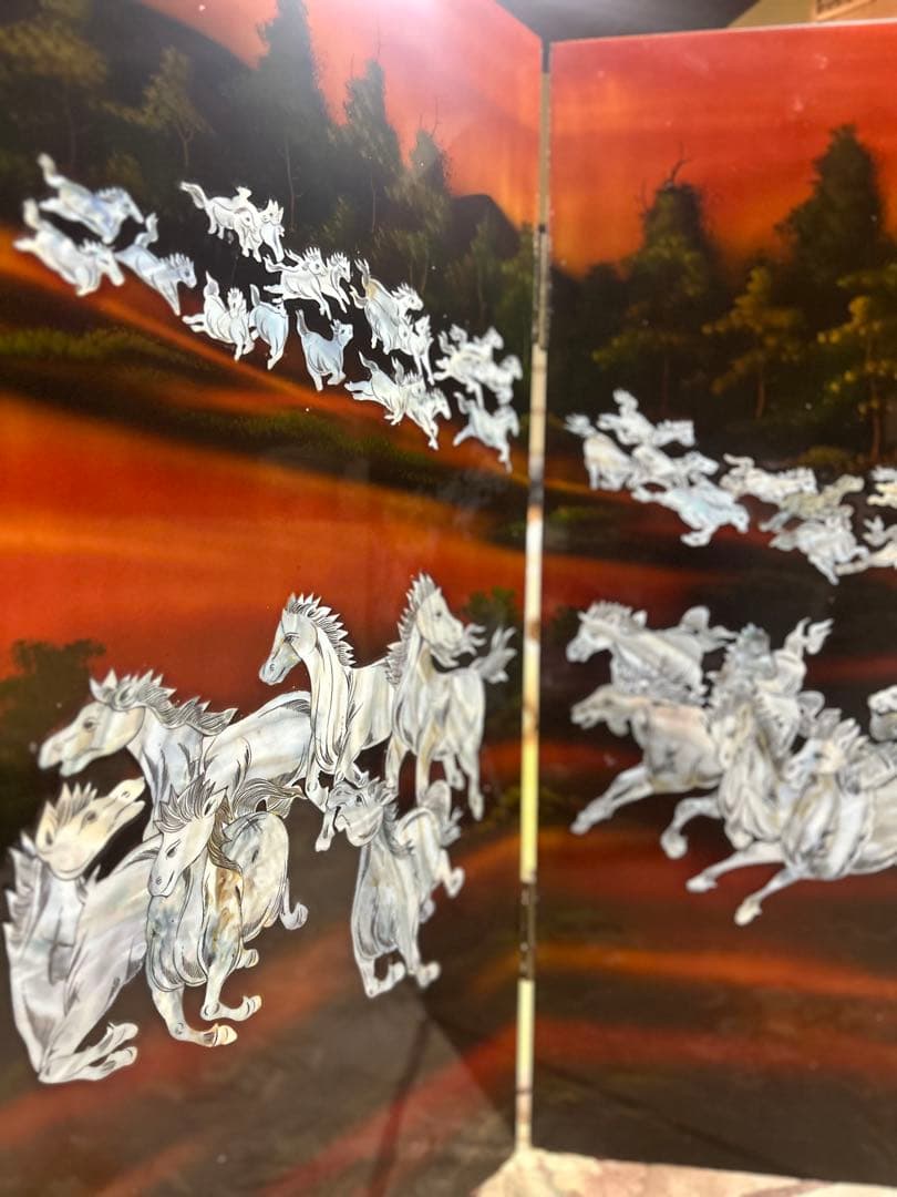 中国美術　螺鈿細工　衝立漆塗り　万馬奔騰図　令和8年干支