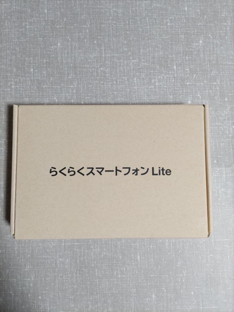 らくらくスマートフォン Lite MR01 ゴールド 新品ケース、フィルム付き