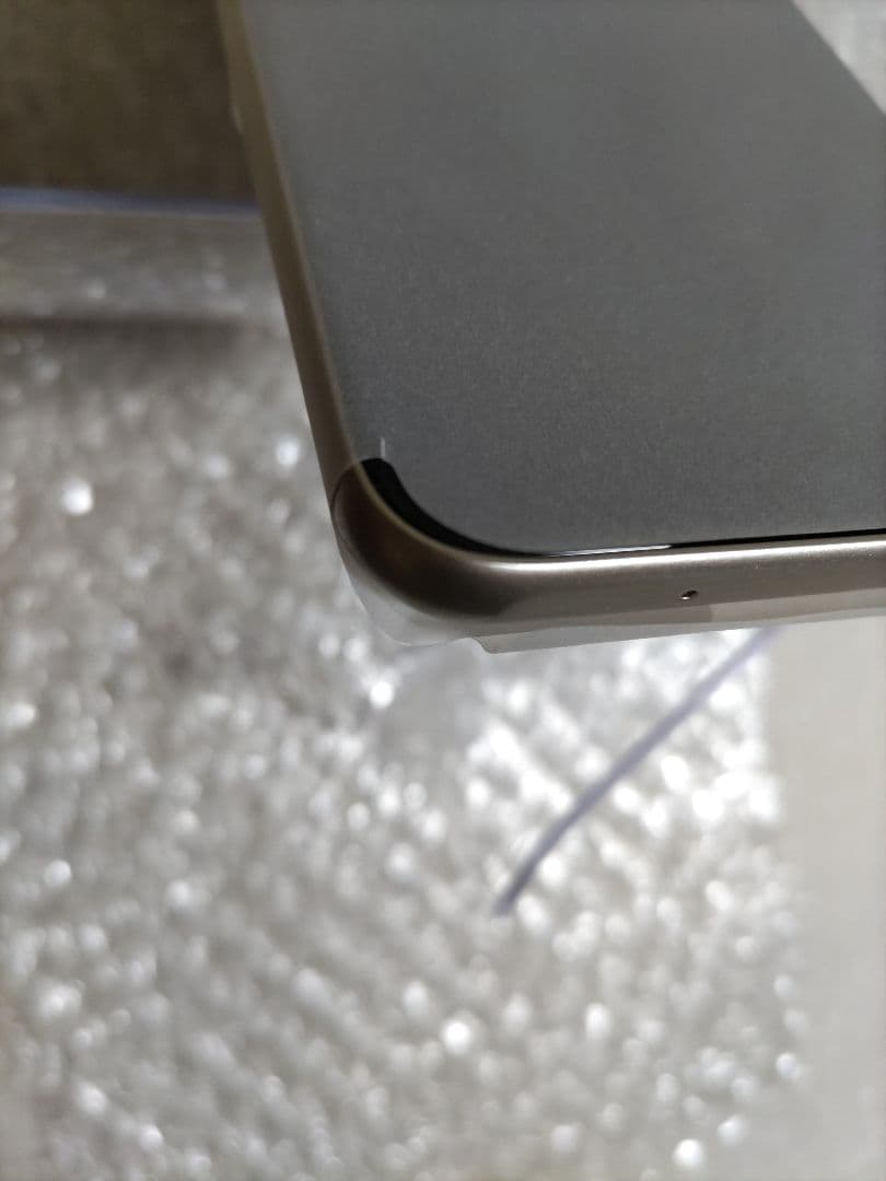 らくらくスマートフォン Lite MR01 ゴールド 新品ケース、フィルム付き