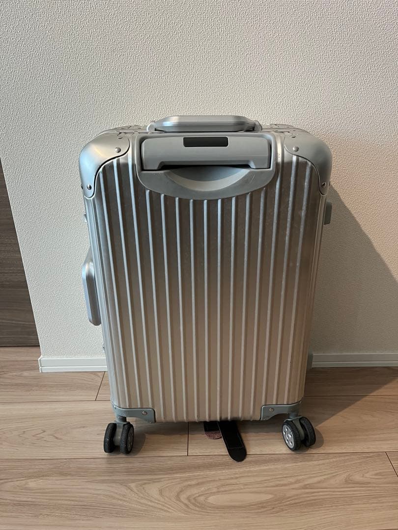 アルミシルバー スーツケース