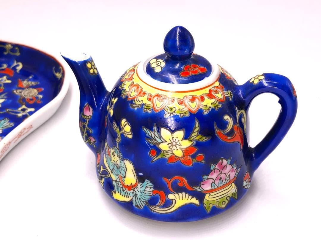 【 乾隆年款ティーポット/トレー 】　五彩獅子唐草花文　蔵出し骨董