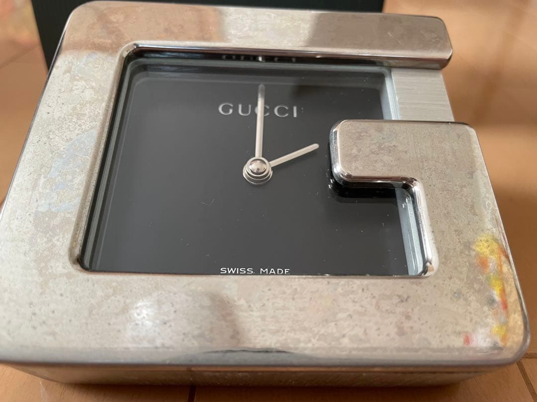 GUCCI スイス製 シルバー置時計
