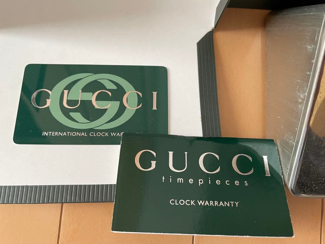GUCCI スイス製 シルバー置時計