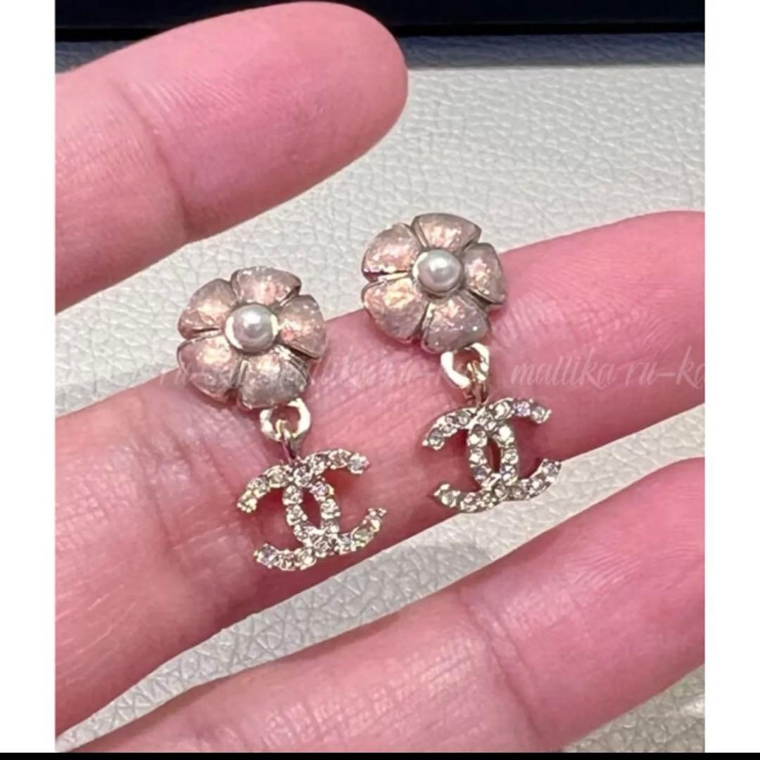 CHANEL 花とCCロゴ ピアス　26C 新作