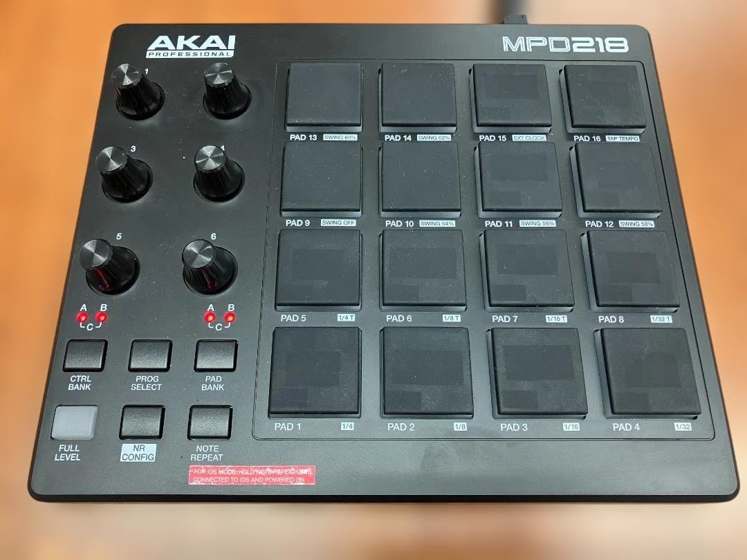 AKAI MPD218 ①
