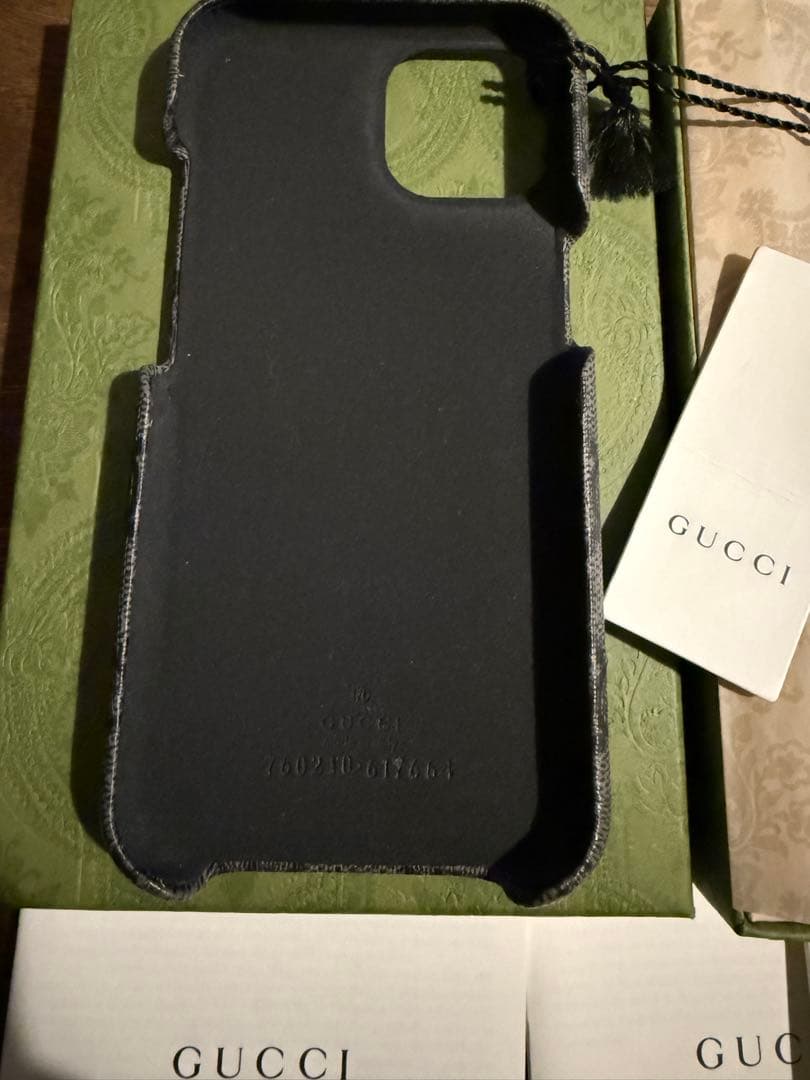 新品 GUCCI グッチ iPhone 15 ケース アイフォンケース グレー