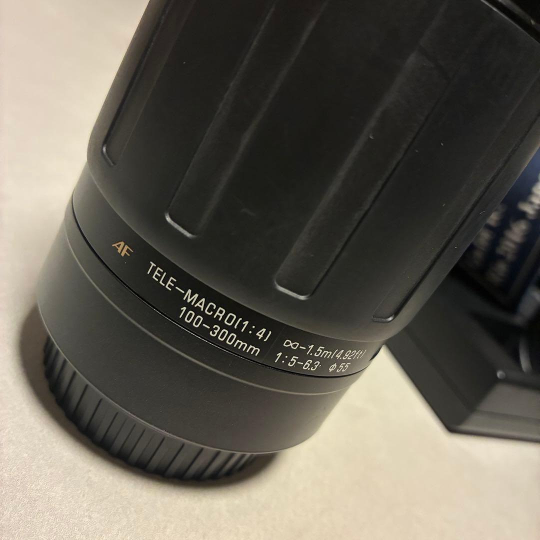 Canon EOS Kiss X8i デジタル一眼レフ（カメラバック付き）