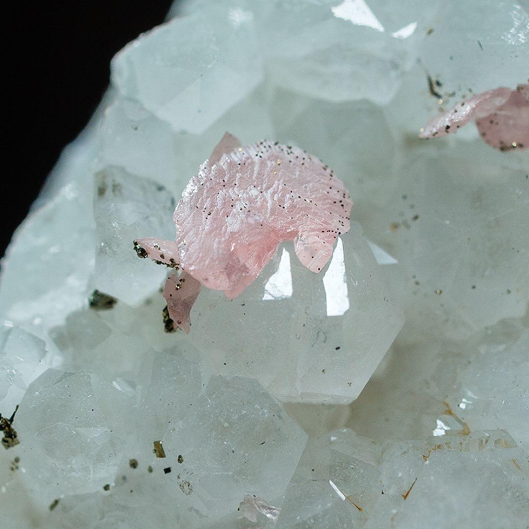 中国 ロードクロサイト フローライト 天然石 原石 鉱物標本 鉱石 蛍石 400