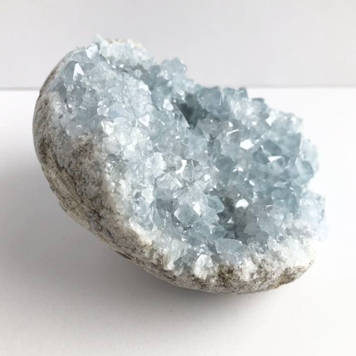 セレスタイトクラスター②　天青石　天然石原石　空間浄化　ベッドサイドストーン