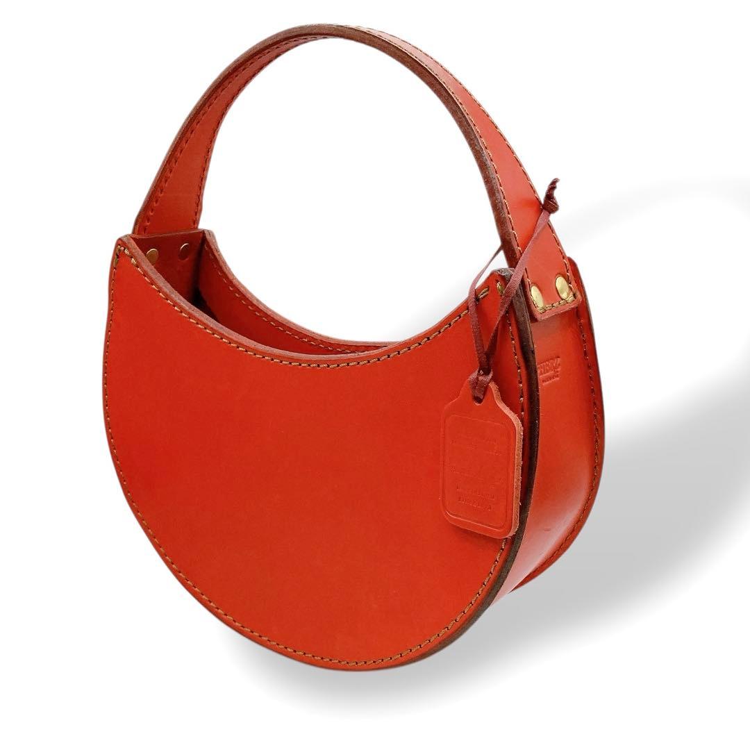 美品✨HERZ ヘルツ　ハンドバッグ　三日月型　オールレザー　レッド　チャーム付