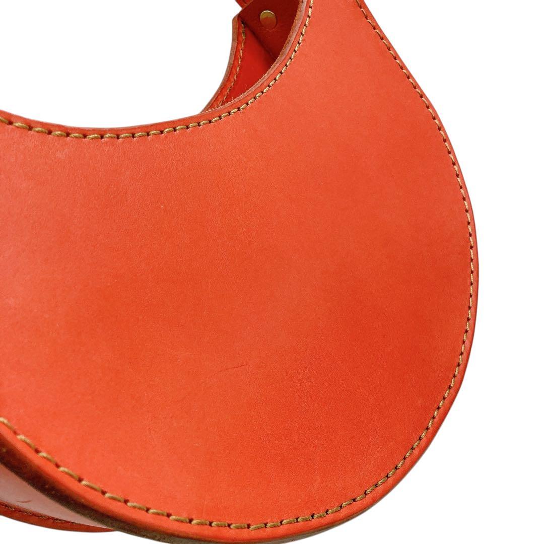 美品✨HERZ ヘルツ　ハンドバッグ　三日月型　オールレザー　レッド　チャーム付