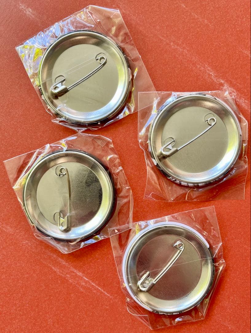 【進撃の巨人】缶バッジコレクションPart1&2〈リヴァイ〉　※シークレットあり