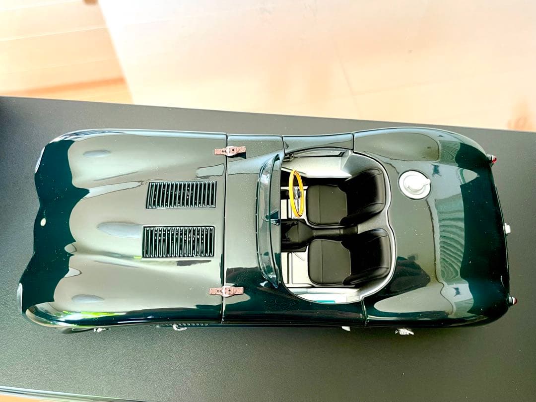 価格変更 1/18 オートアート ジャガーCタイプブリティッシュグリーン未展示品