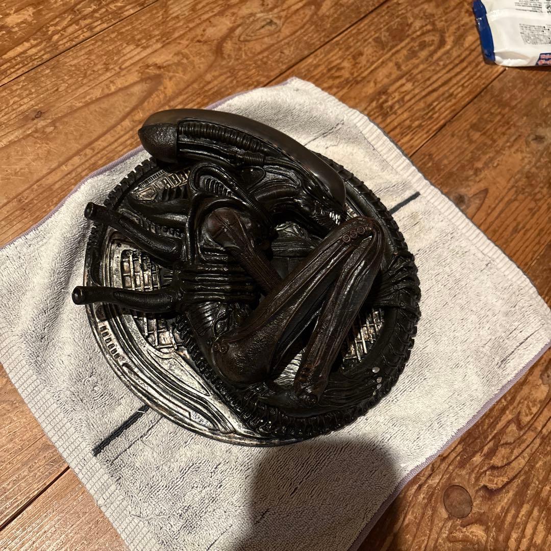 エイリアンフィギュア レリーフ[直径約30cm]