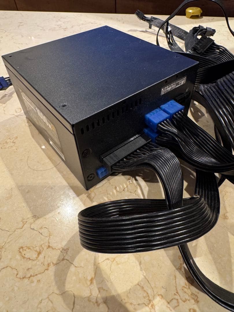 玄人志向1000W 80 PLUS 電源ユニット