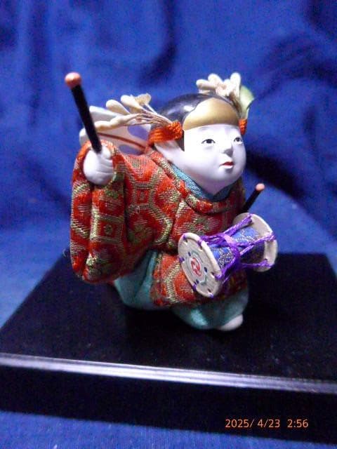 テコチチ　素晴らしい時代人形です。春山作　古いものす。元箱、台付