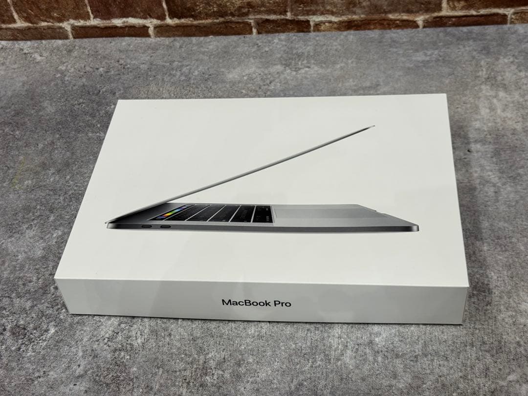 MacBookPro 2017 15インチ 16GB/256GB/スペ