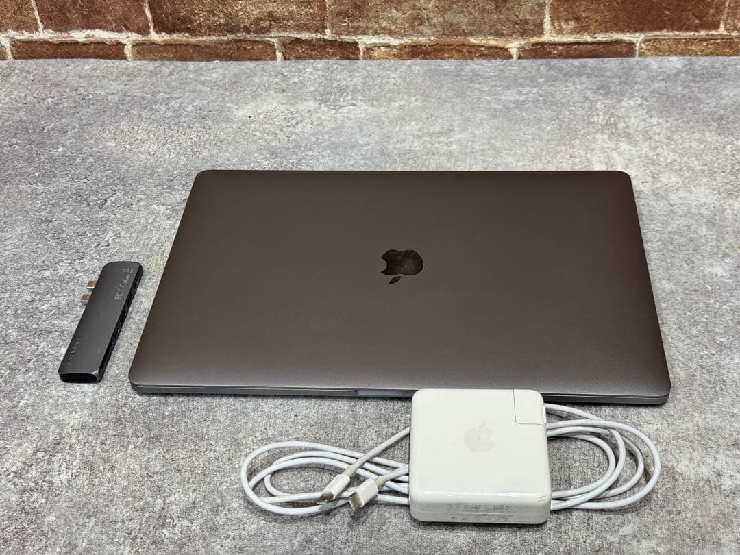 MacBookPro 2017 15インチ 16GB/256GB/スペ