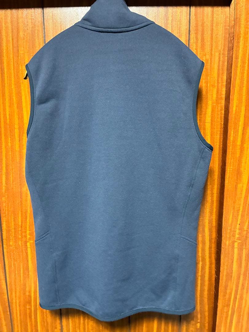 アークテリクス　カイヤナイトベスト　メンズs ネイビー　kyanite vest