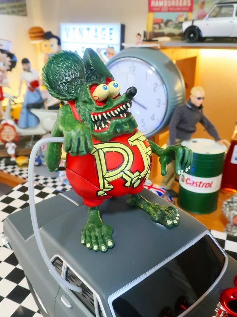 1/18 ラットフィンク ホットロッド プリマス サボイ SAVOY '63