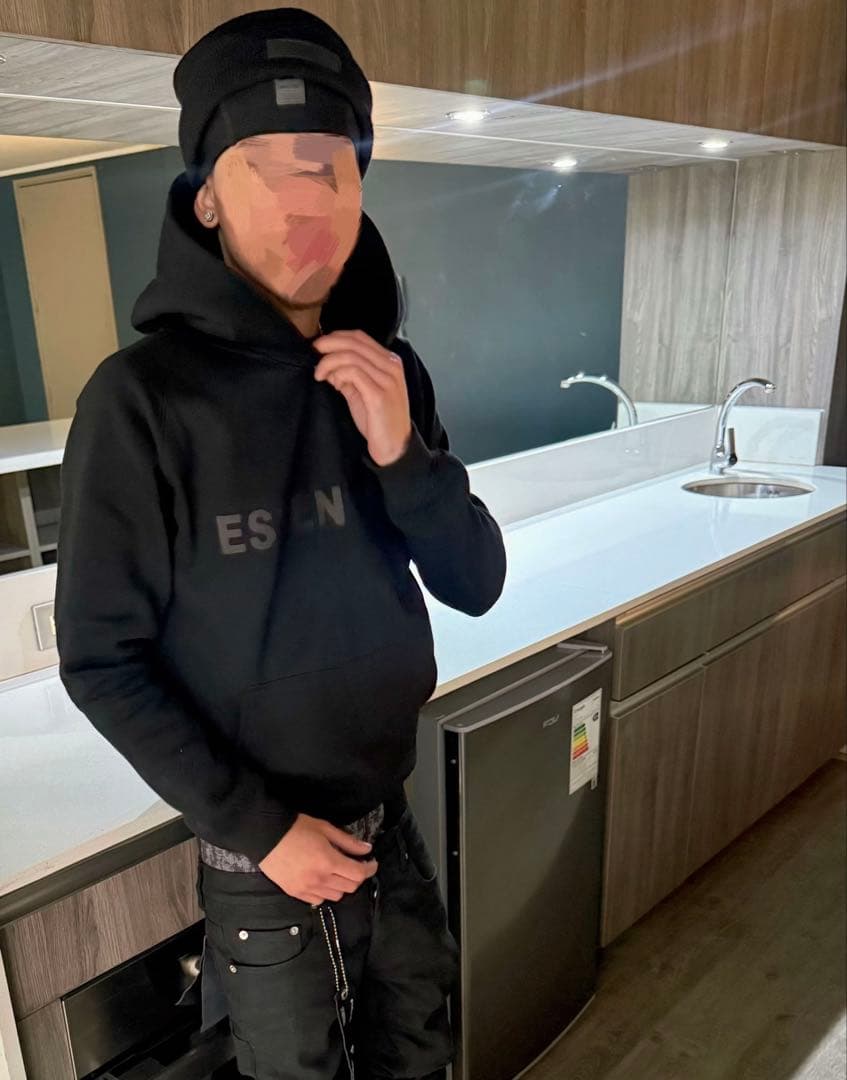 ESSENTIALS フーディー