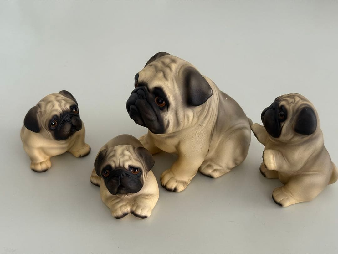 【イタリア　ドマン製】パグ フィギュリン 親子4体セット　陶器　置物Demain