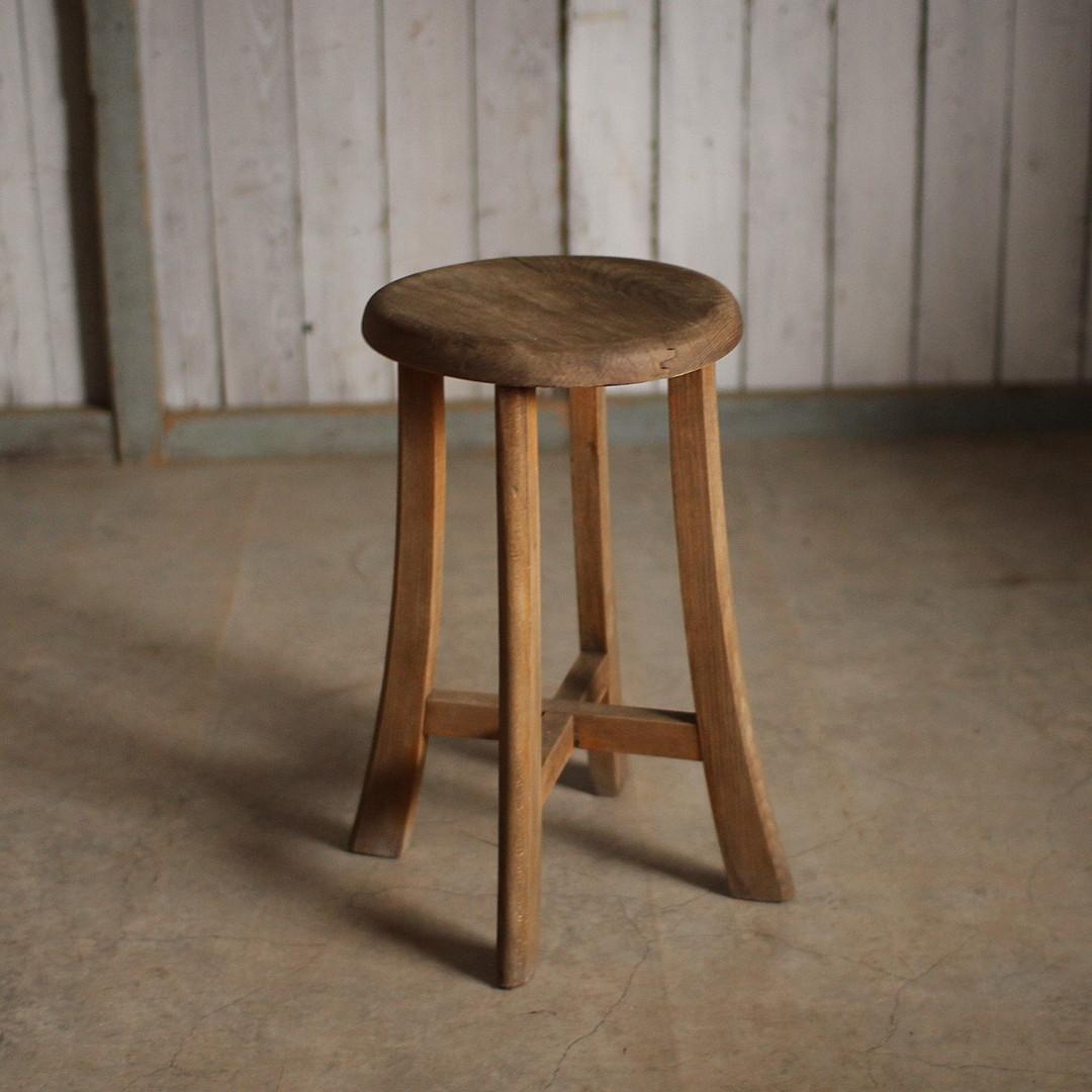 古く味のある木製の丸椅子　スツール　チェア　古道具　古家具