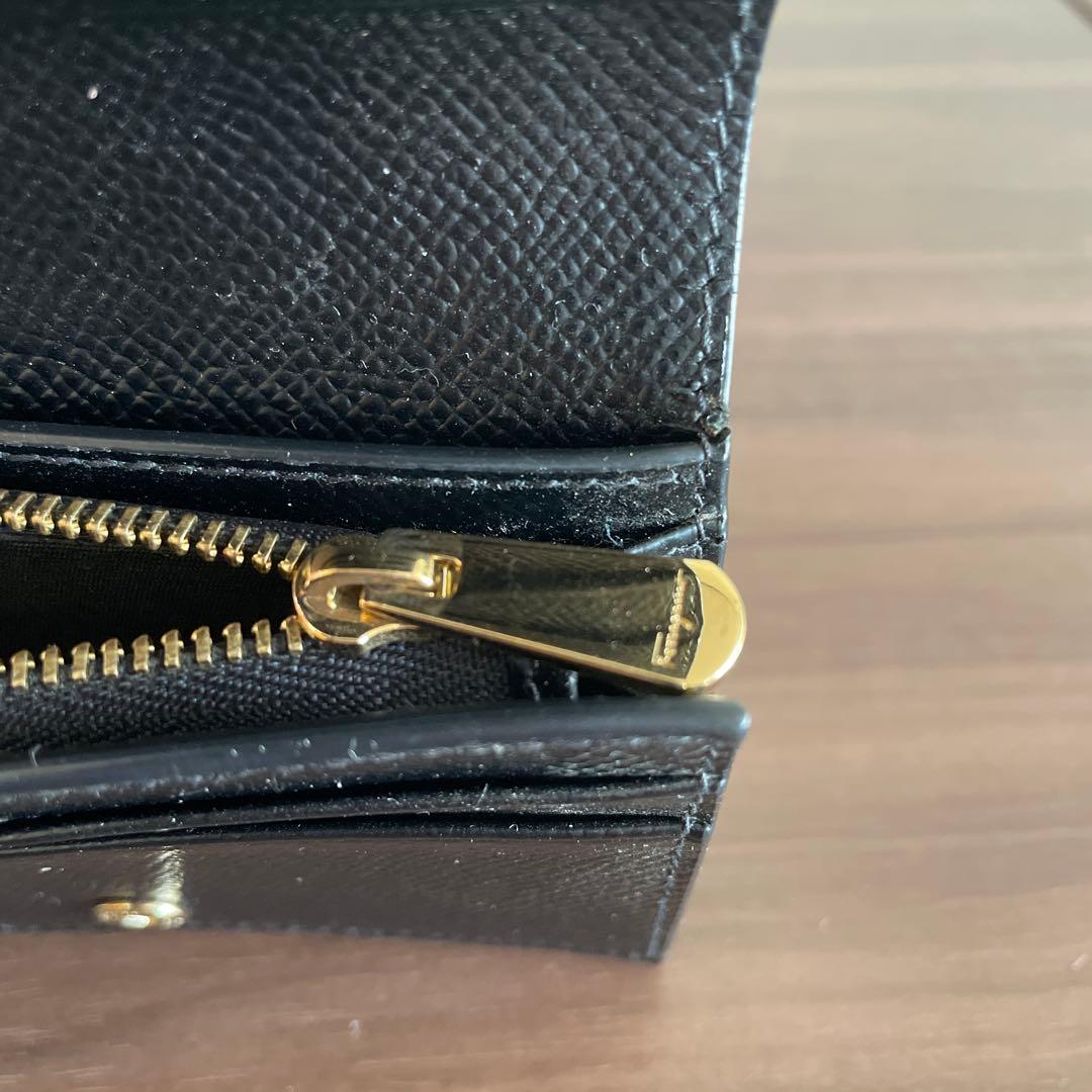 Salvatore Ferragamo フェラガモ　二つ折り財布　ブラック