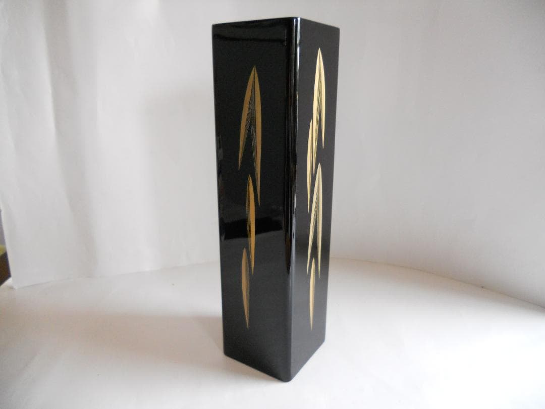 輪島塗 角野岩次 作 沈金笹文 蒔絵 花器 ヴィンテージ 花入 新品 です。