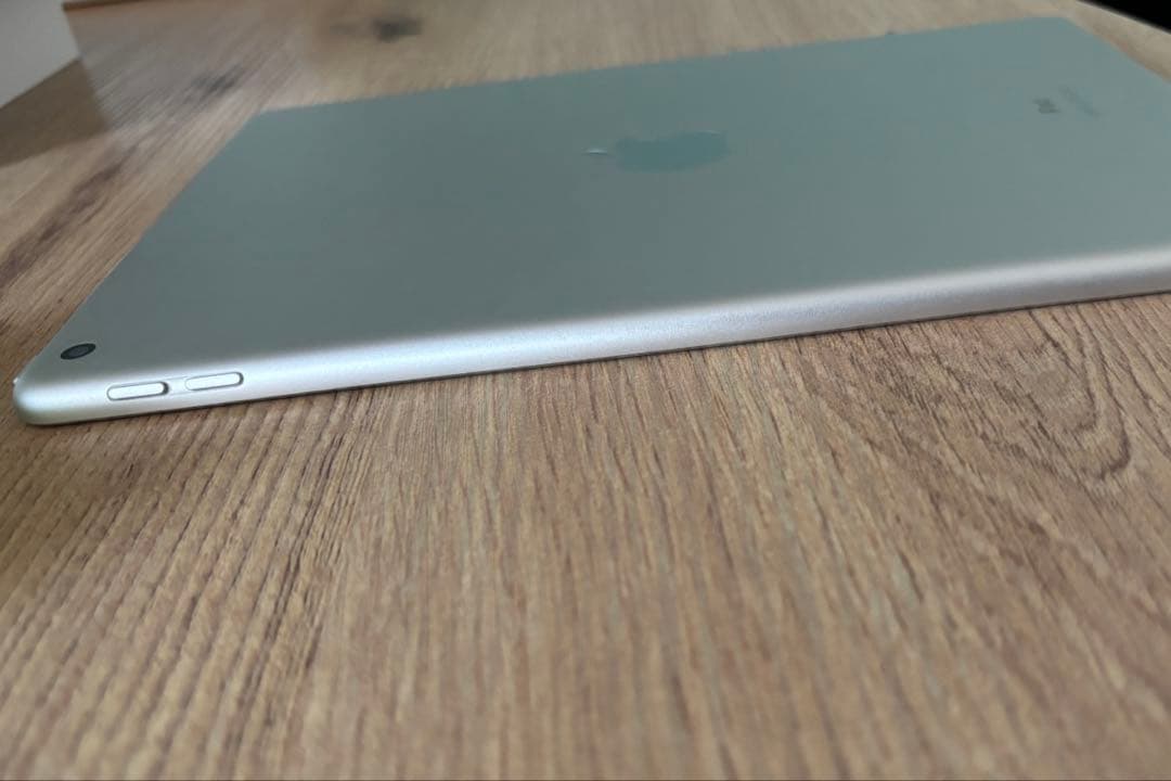 ＊美品＊ iPad 第8世代 32GB Wi-Fi キーボード付き