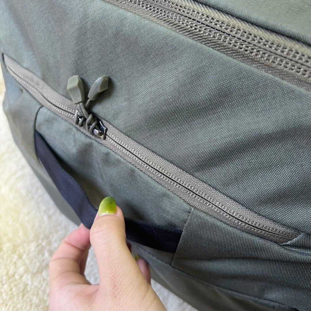 希少モデル新品タグ付き　ARC'TERYX バッグ カーキ　コンバートケース