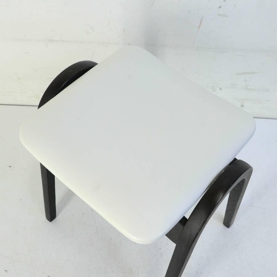 IDC大塚 秋田木工 No.202 剣持勇 スタッキングスツール PVC 白/黒