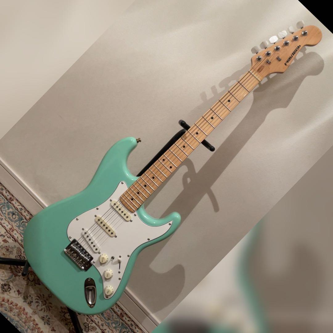 【カスタム済み】PLAYTECH ストラトタイプ(レインボートーン装備)