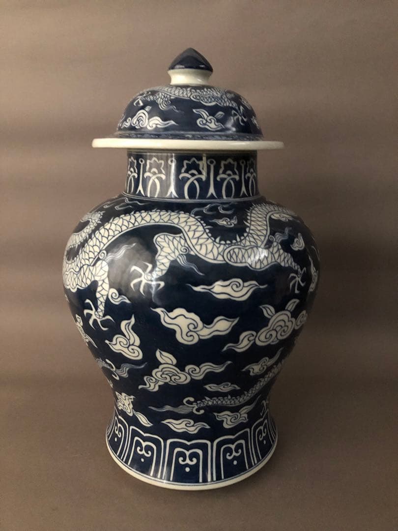 中国骨董　古美術　大明嘉靖年製　青花五爪龍紋壺、花瓶