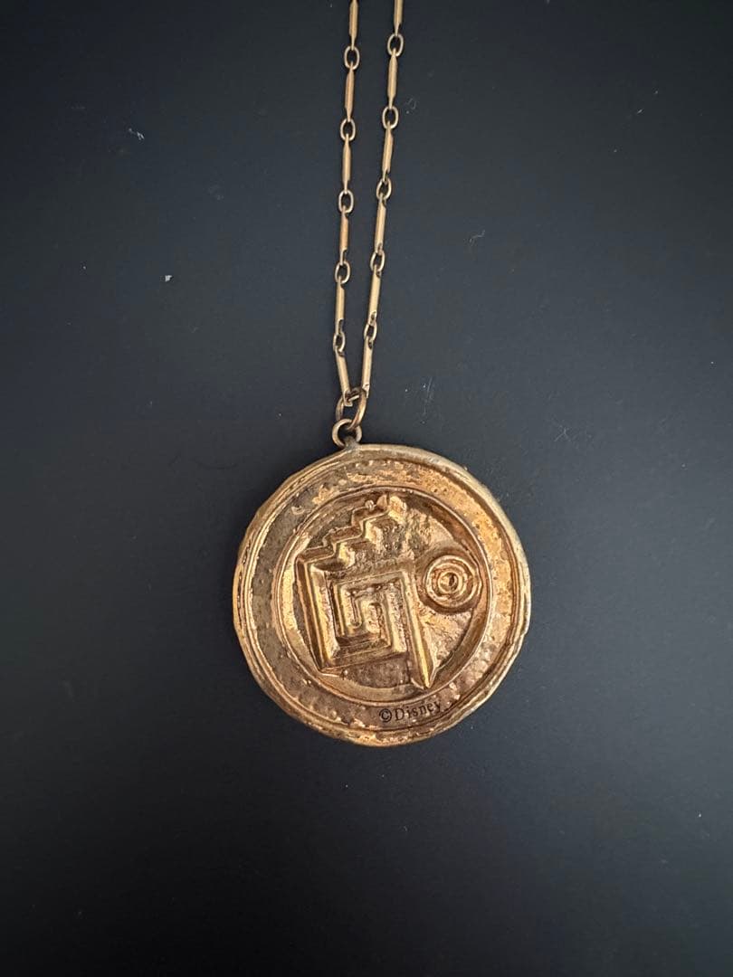 マスターレプリカ製 アステカの金貨 ネックレスパイレーツオブカリビアン 公認