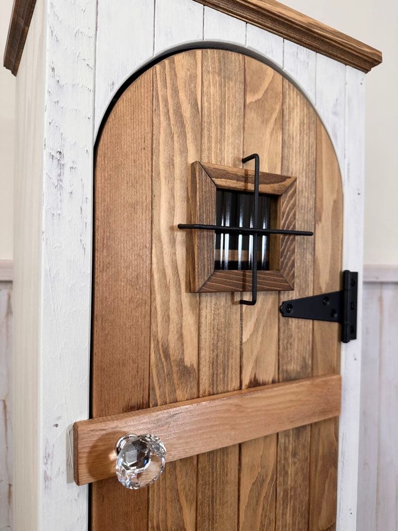 【1点のみ微難ありのためお値引き】アンティークの扉のようなキャビネット