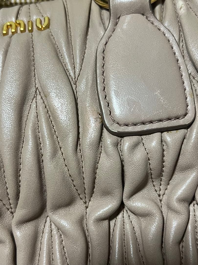 MIU MIU ピンクベージュ マテラッセ バッグ