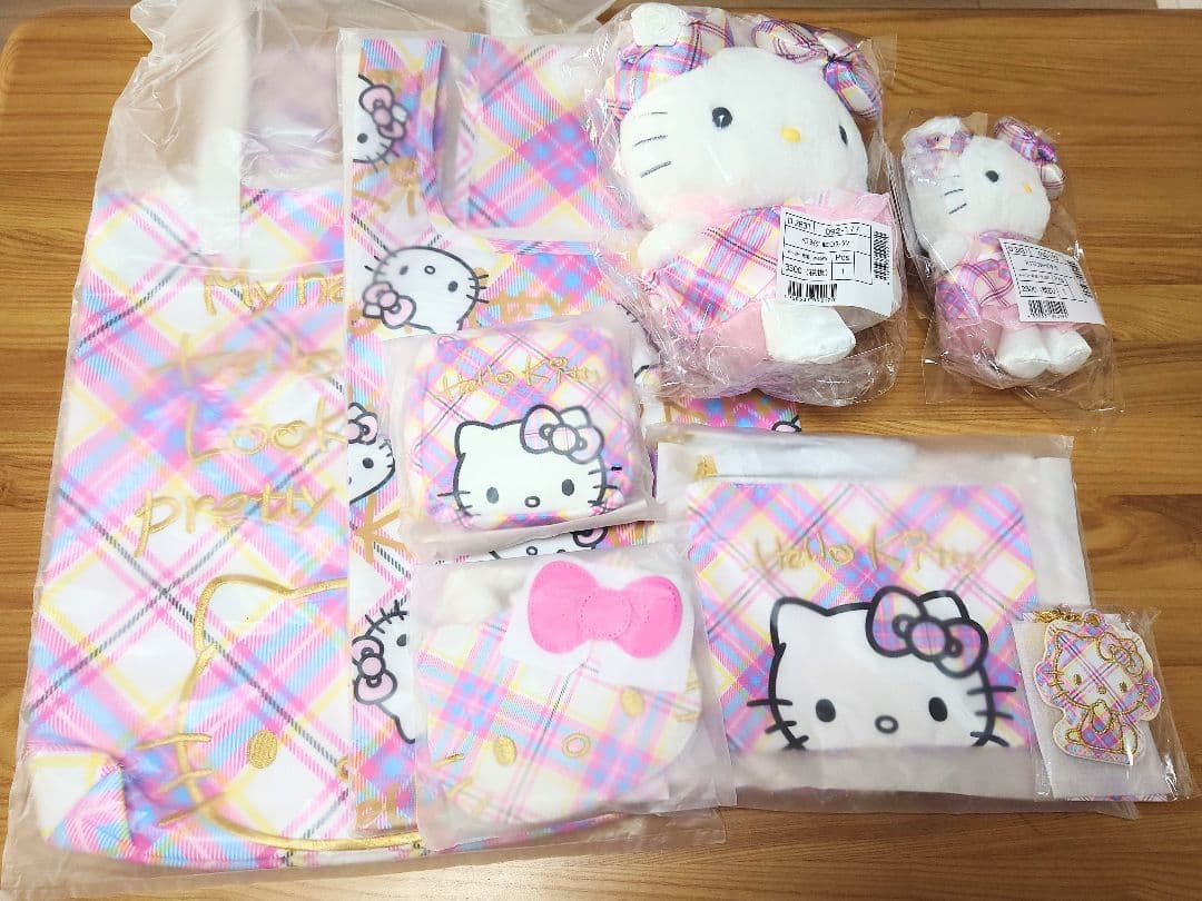 ハローキティ　ドレスタータンチェックシリーズ　9点セット