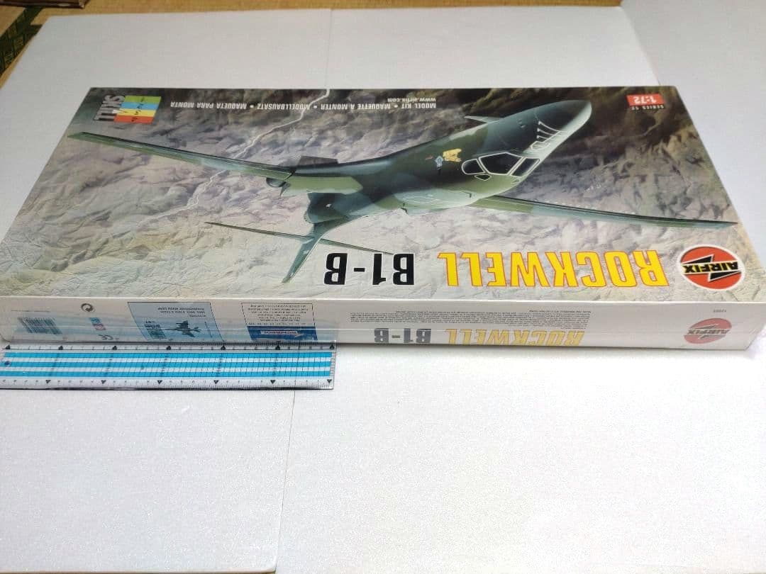 1/72ロックウェルB-1B可変翼超音速戦略爆撃機 飛行機プラモデル【レア商品】