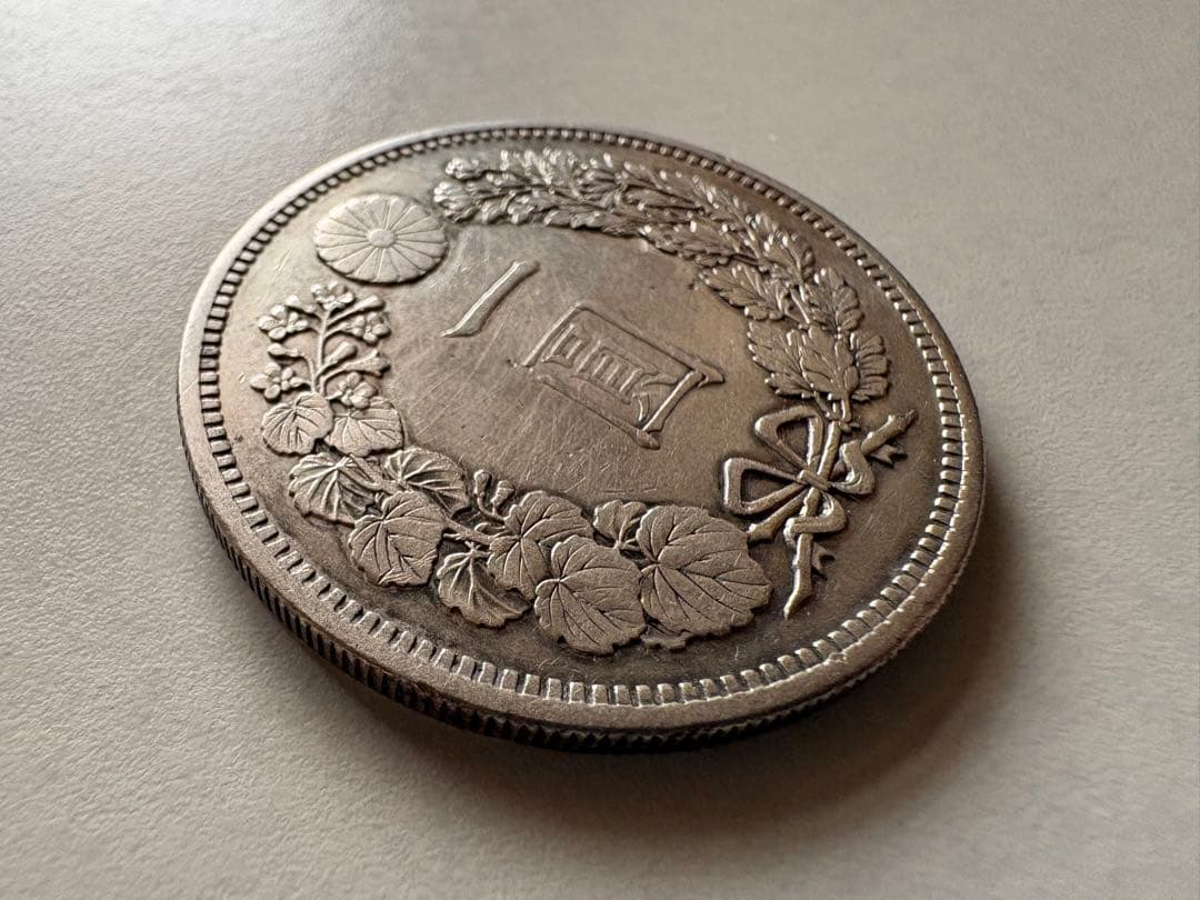 【本物保証】　大型　一圓銀貨　明治16年銘