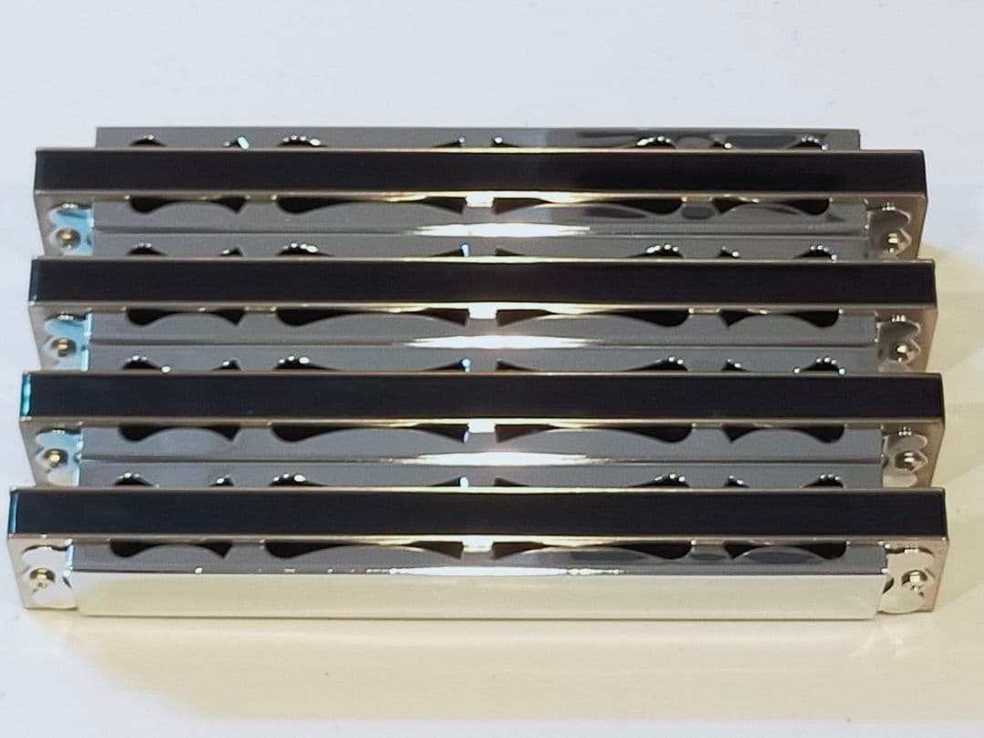 【中古品】SUZUKI 21穴複音ハーモニカ４本 D、D#、Dm、D#m