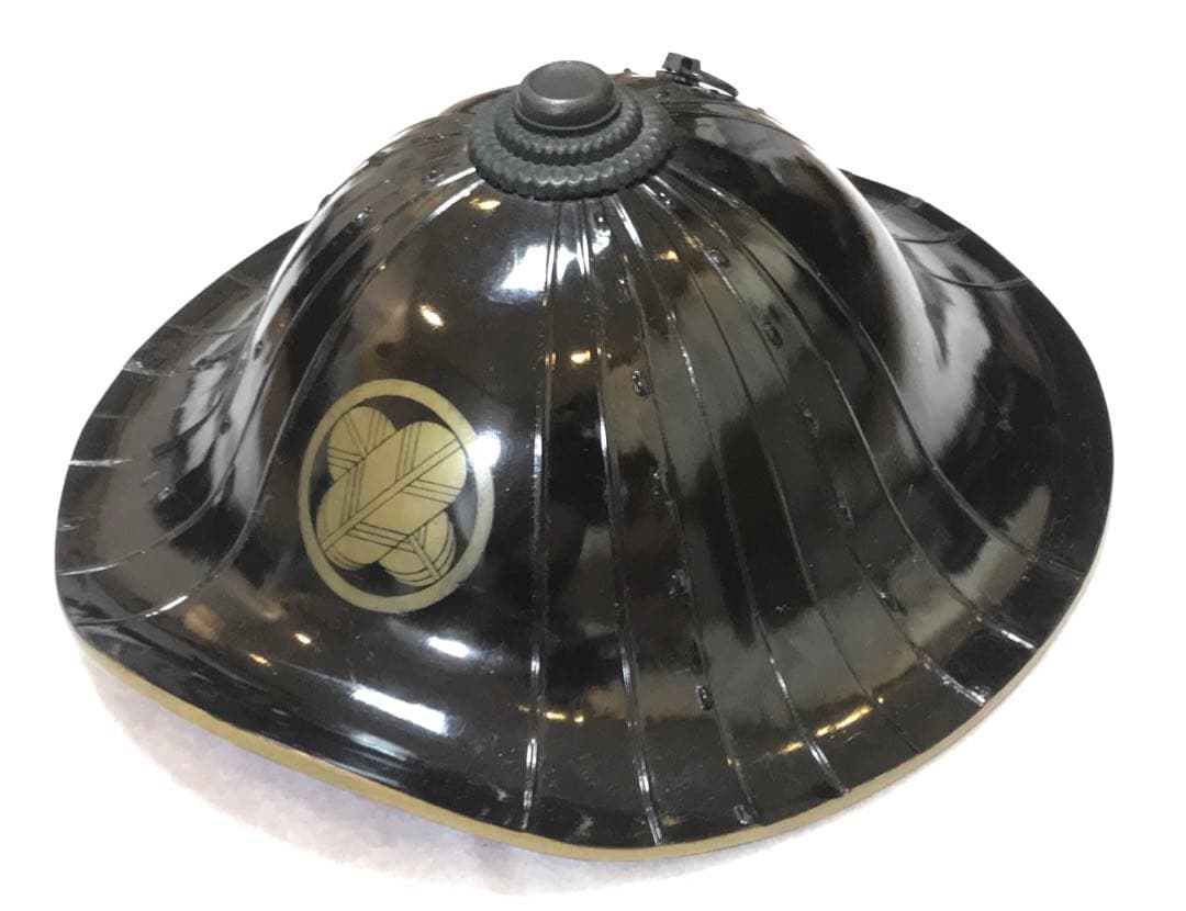 陣笠　丸に違い鷹の羽紋