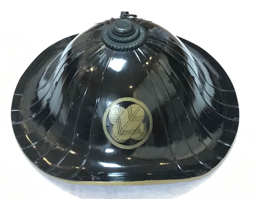 陣笠　丸に違い鷹の羽紋