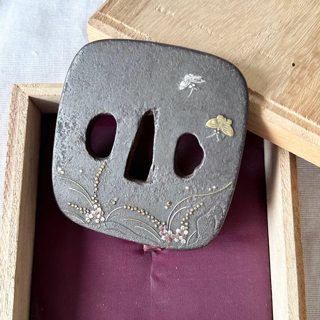 日本刀装具　鍔　蝶