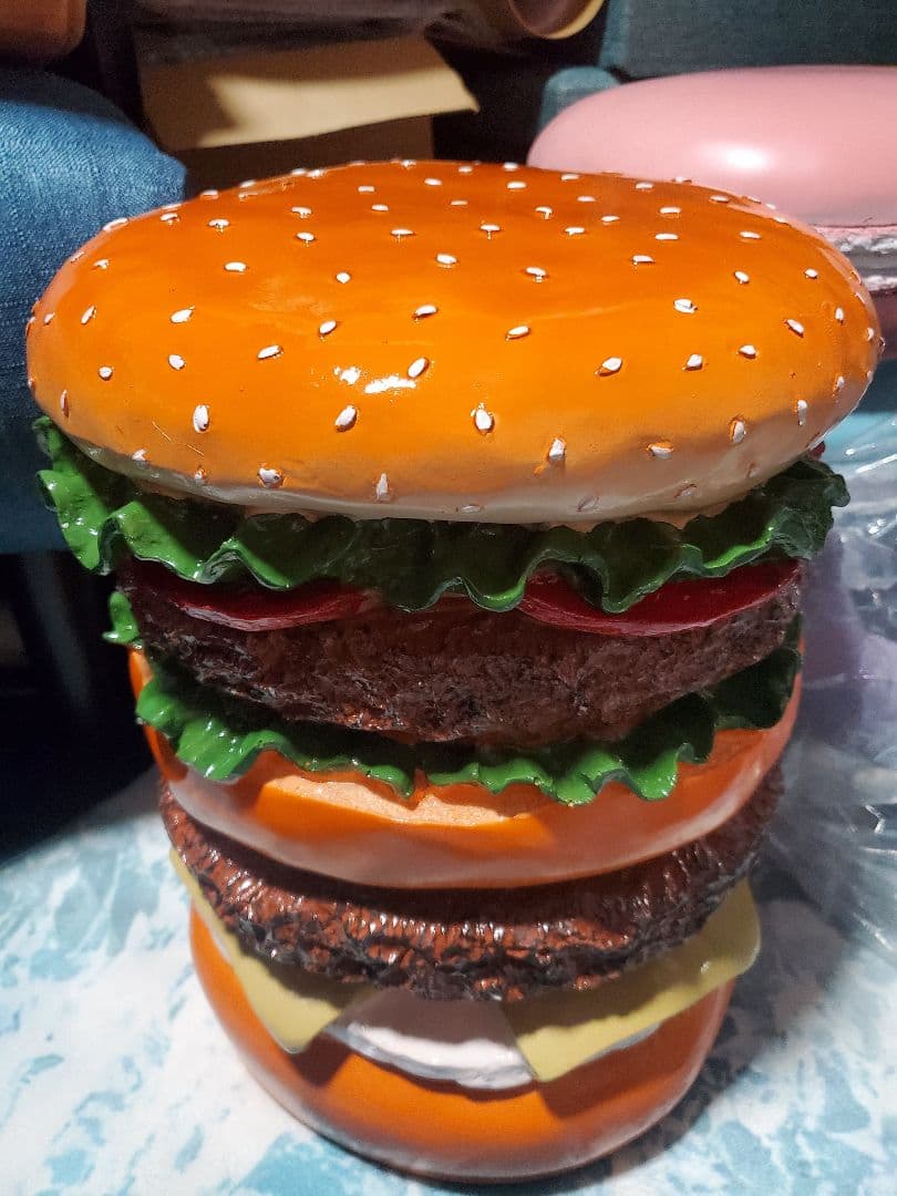 ハンバーガー形状スツール