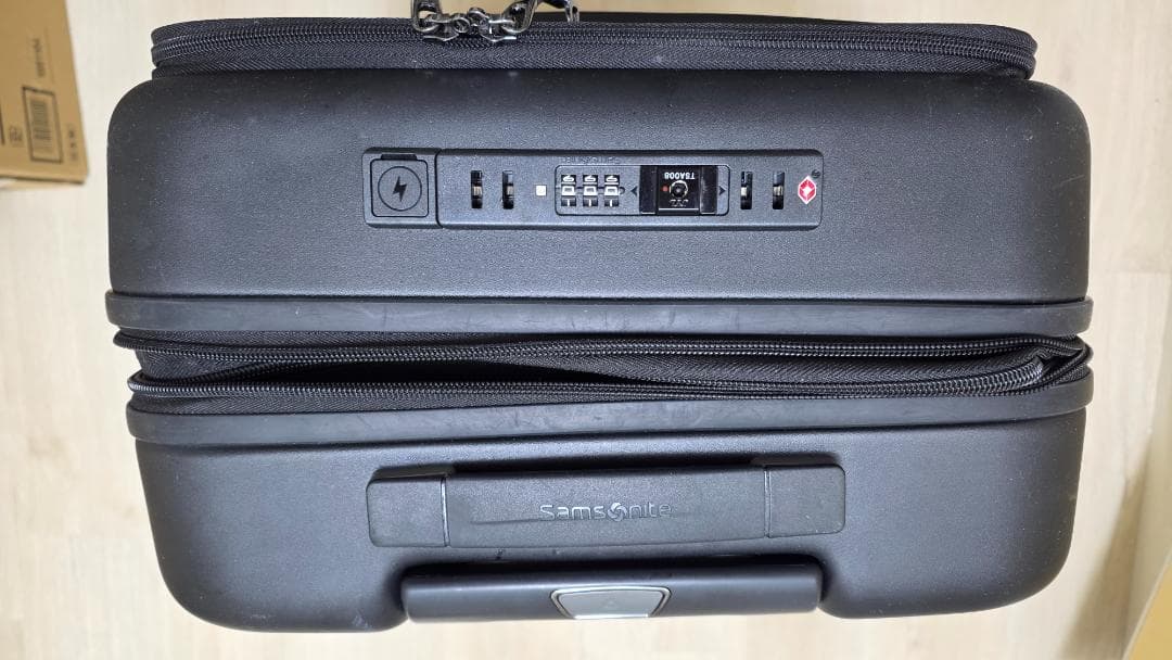 サムソナイト NEO POD スピナーエキスパンダブル 機内持ち込み可