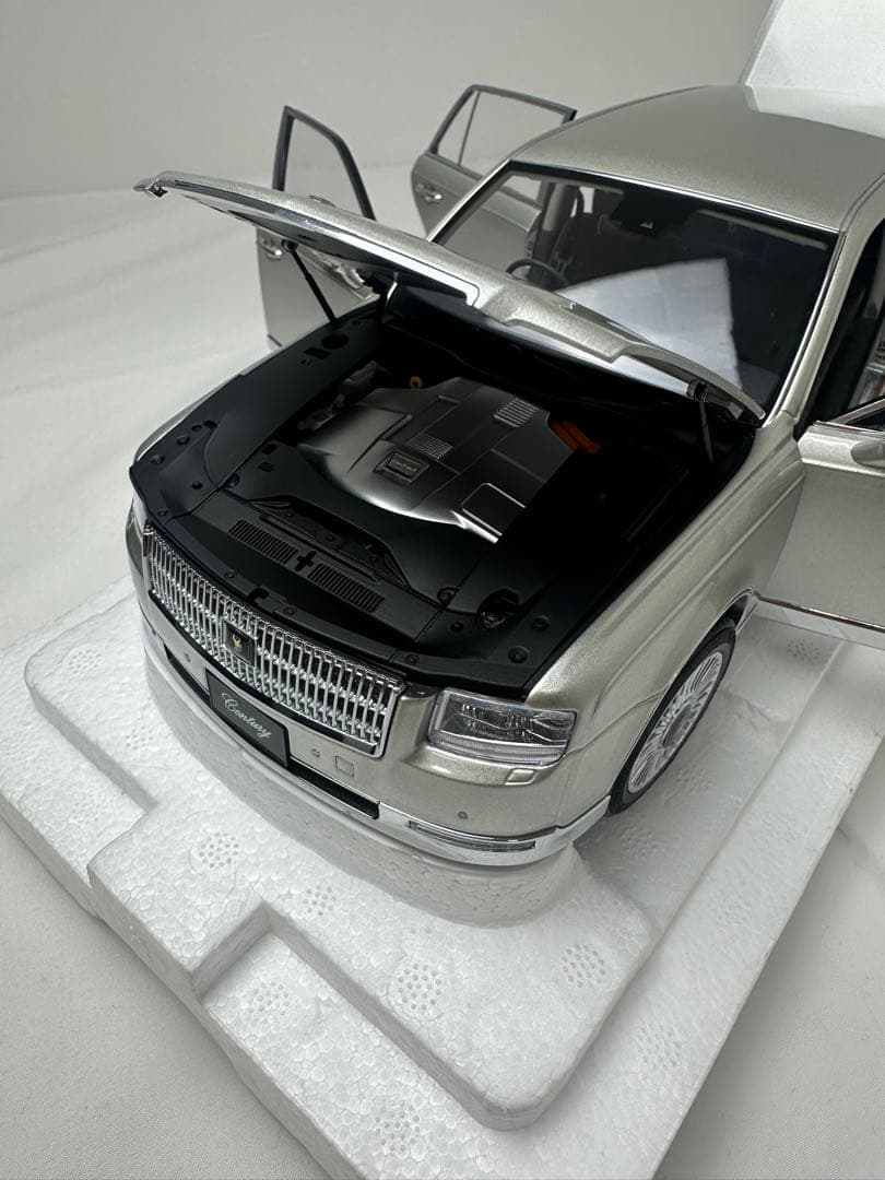 【極美品】LCD 1/18トヨタセンチュリーシルバー ダイキャスト フル開閉完品