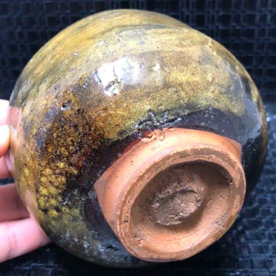 遺品整理◼️蔵から出てきたかなり雰囲気のある謎の釉薬がかけられた抹茶茶碗
