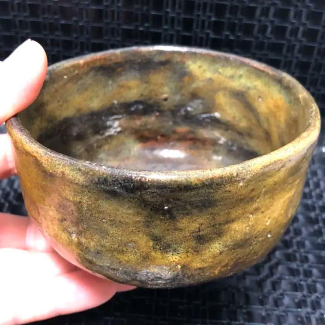遺品整理◼️蔵から出てきたかなり雰囲気のある謎の釉薬がかけられた抹茶茶碗