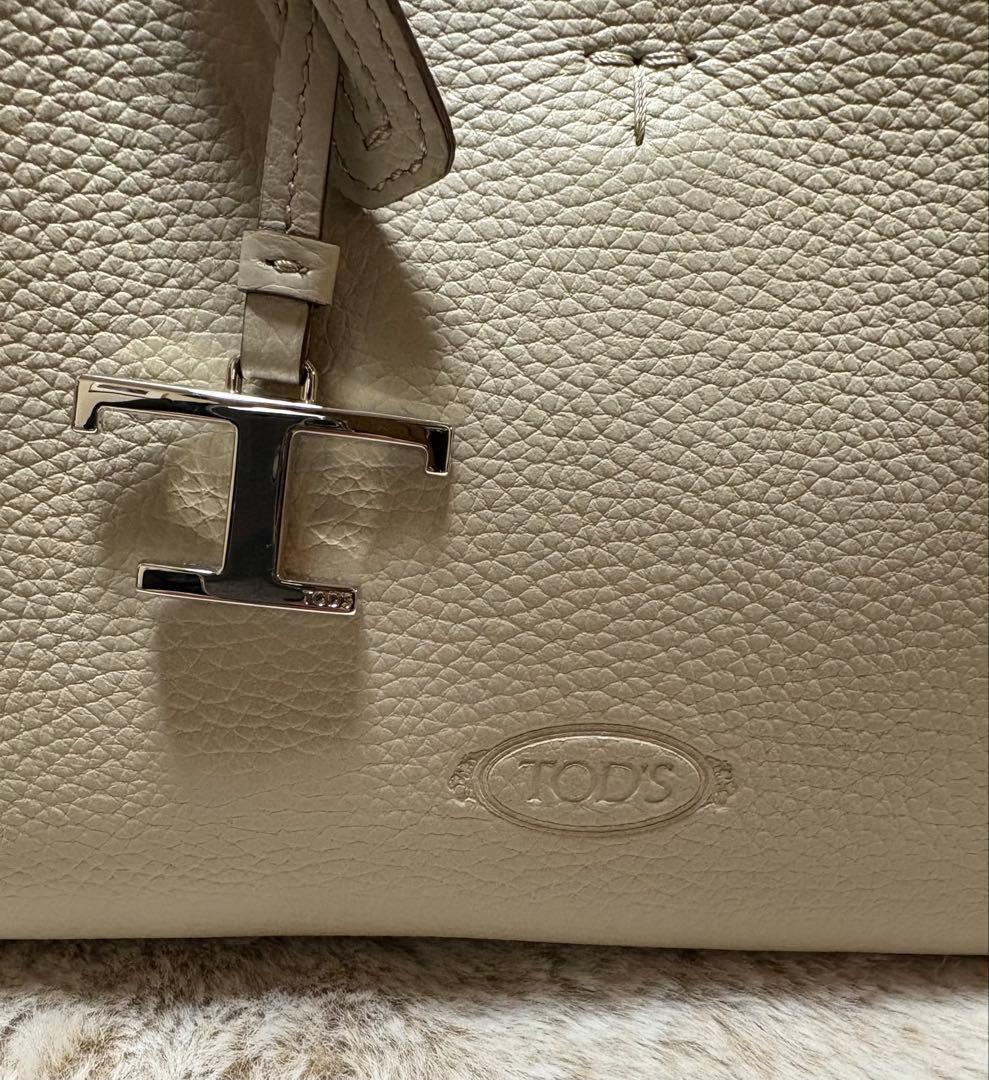 美品！トッズ　レザーバッグマイクロ現行品